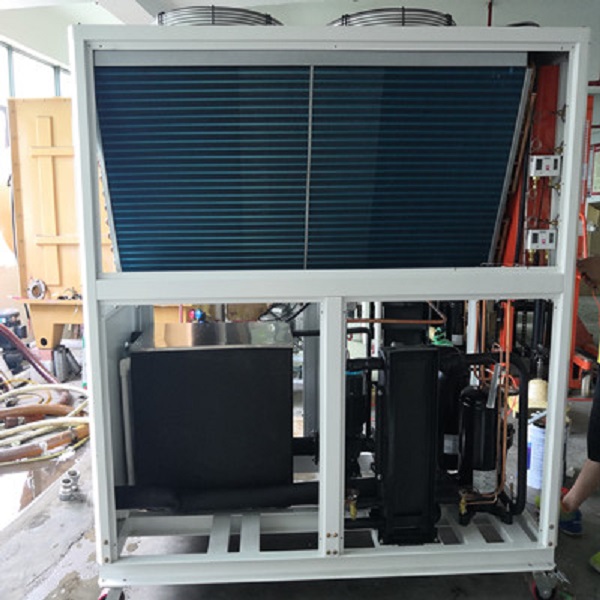 Qual è la funzione del condensatore in un refrigeratore?